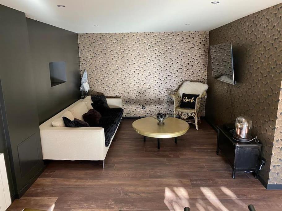 Ferme De Chenezeau - 15 Personnes , 7 Chambres Gérardmer Zewnętrze zdjęcie